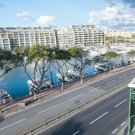 Vendégház In Bb - Spacious Double - Bb Marina In